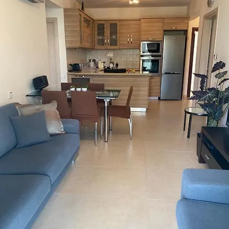 πολυτελές ισόγειο διαμέρισμα με βεράντα και κήπο Danaos 2 Giorgos