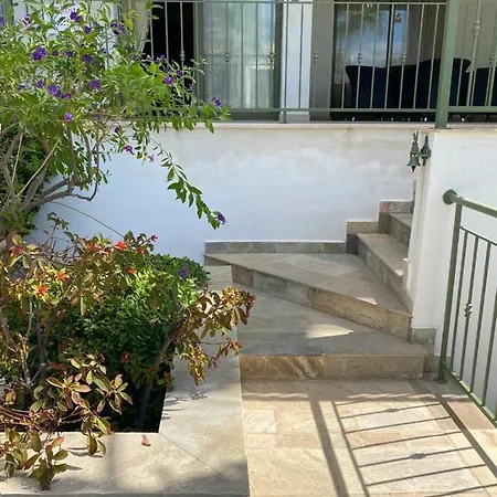 πολυτελές ισόγειο διαμέρισμα με βεράντα και κήπο Danaos 2 Giorgos