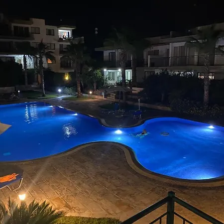 πολυτελές ισόγειο διαμέρισμα με βεράντα και κήπο Danaos 2 Giorgos 아파트 *