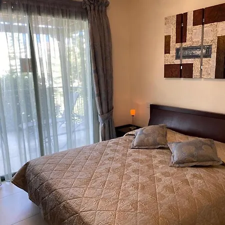 Apartment πολυτελές ισόγειο διαμέρισμα με βεράντα και κήπο Danaos 2 Giorgos Paphos