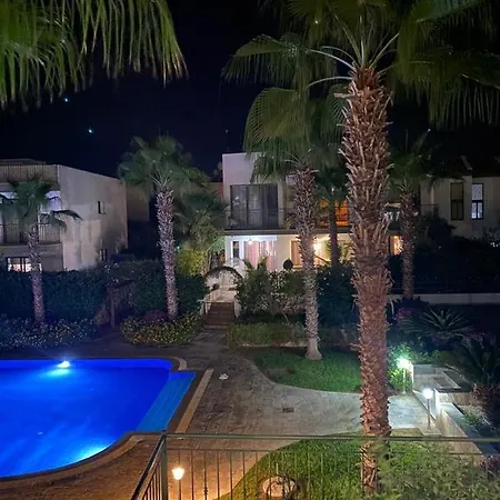 πολυτελές ισόγειο διαμέρισμα με βεράντα και κήπο Danaos 2 Giorgos *