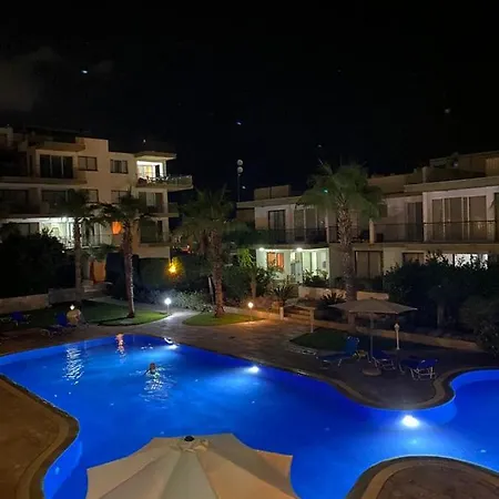πολυτελές ισόγειο διαμέρισμα με βεράντα και κήπο Danaos 2 Giorgos Paphos